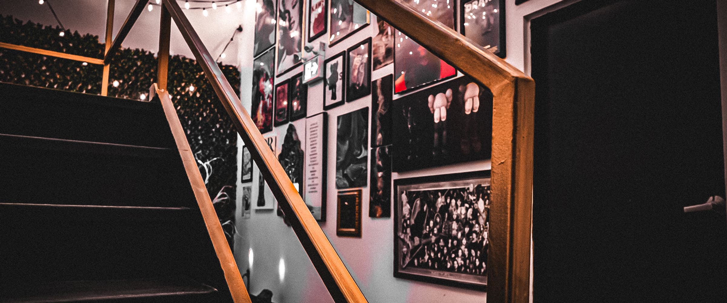 777 Lobby staircase past iconic portraits